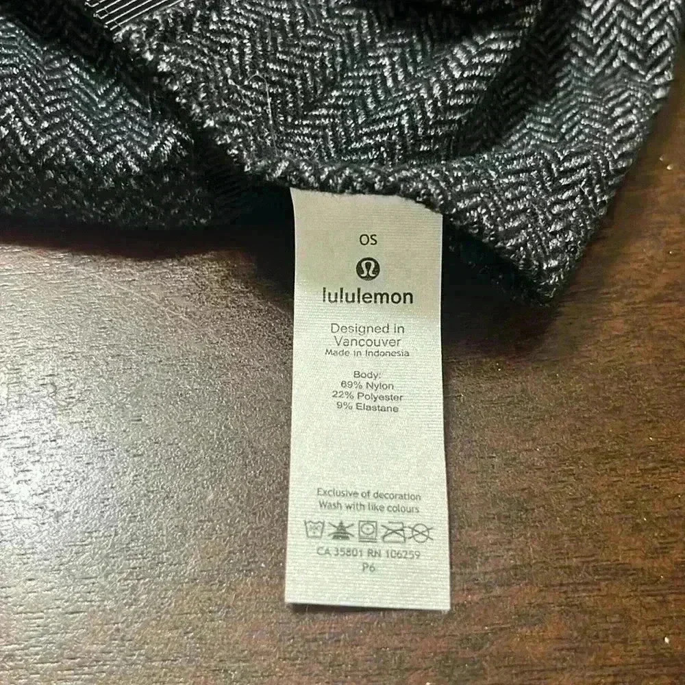 Lululemon Customizable Snap Scarf - Picture 3 of 5